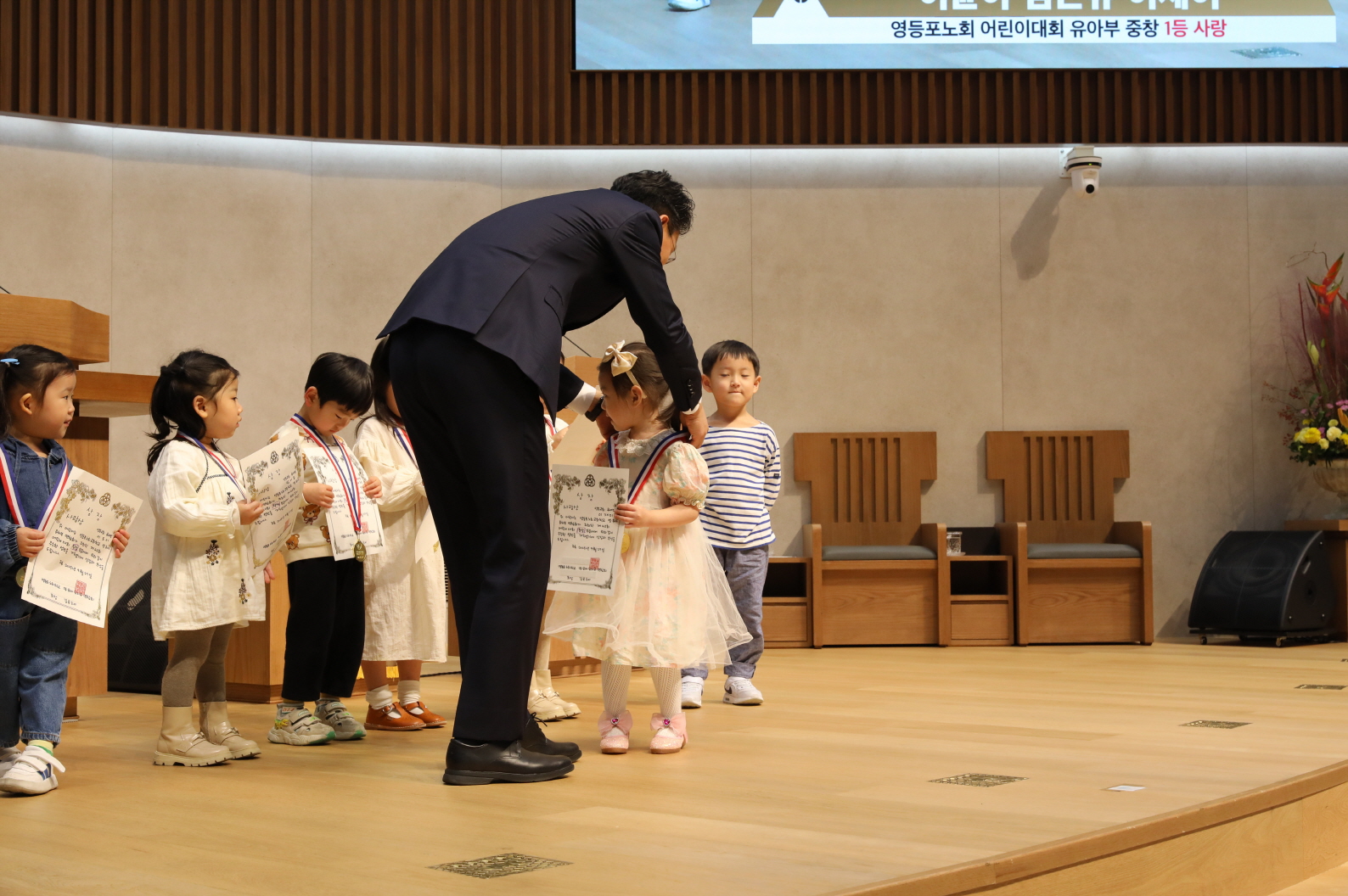 S2V4A8749.jpg S2V4A8749.jpg